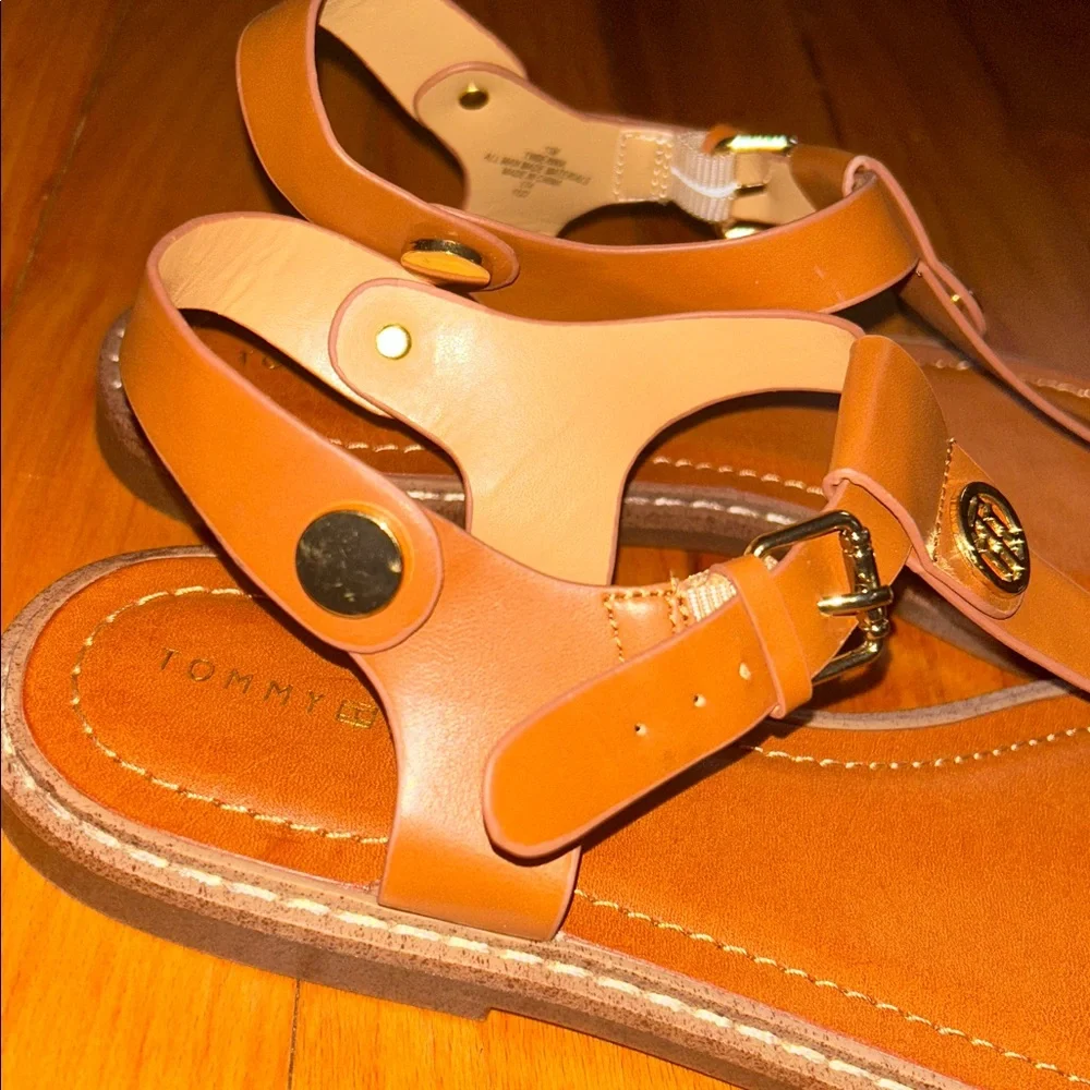 NWOT Tommy Hilfiger Bennia Brown Sandals